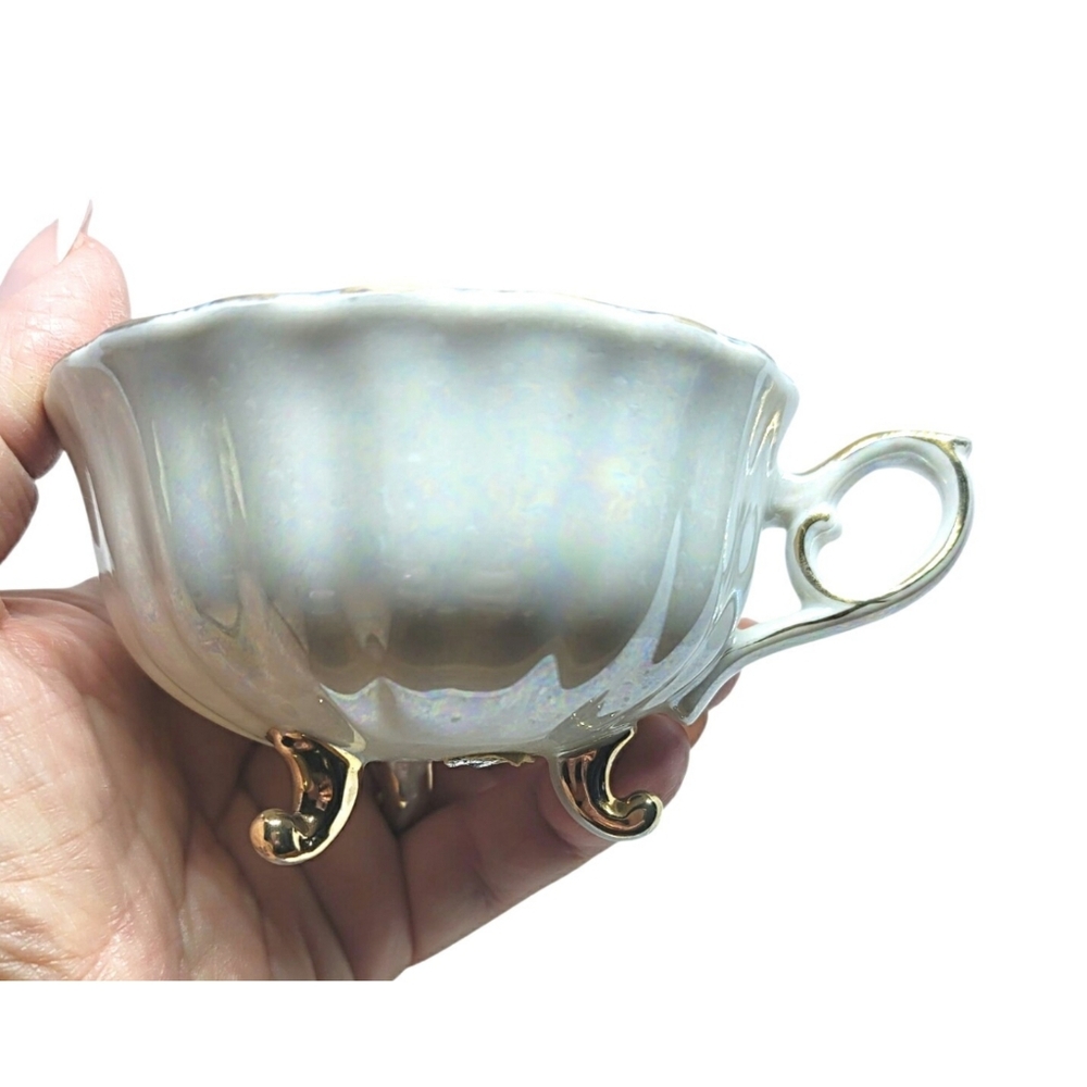 Vintage Thames Lusterware Rose Motif Teacup and Saucer - Picture 7 of 11